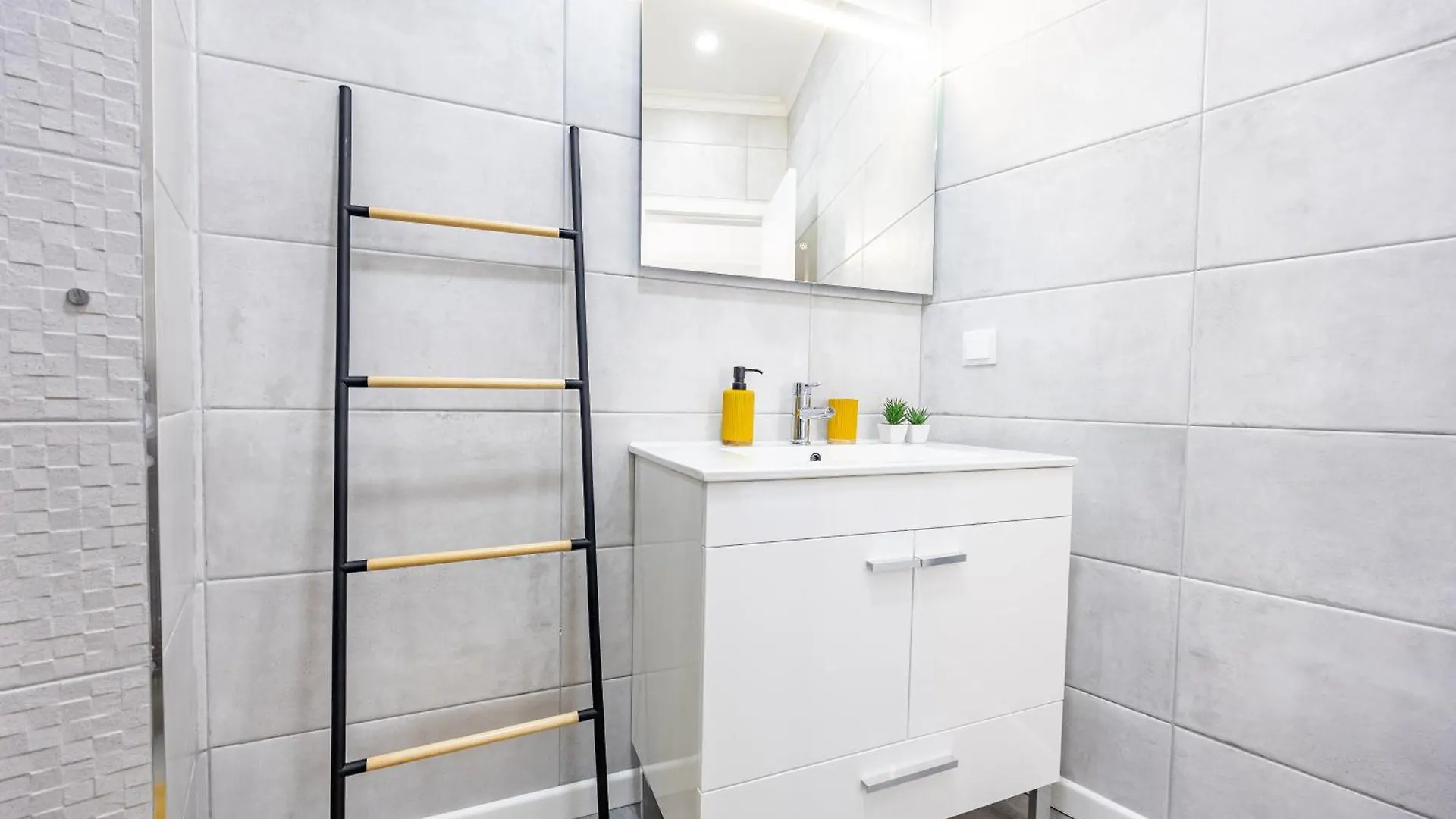 Magalhaes Al By Your Key Madeira Machico Apartman